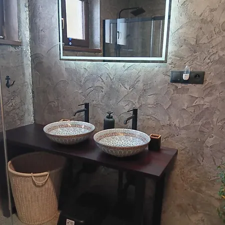 Lodge Na Prahu Lesa Sindelova